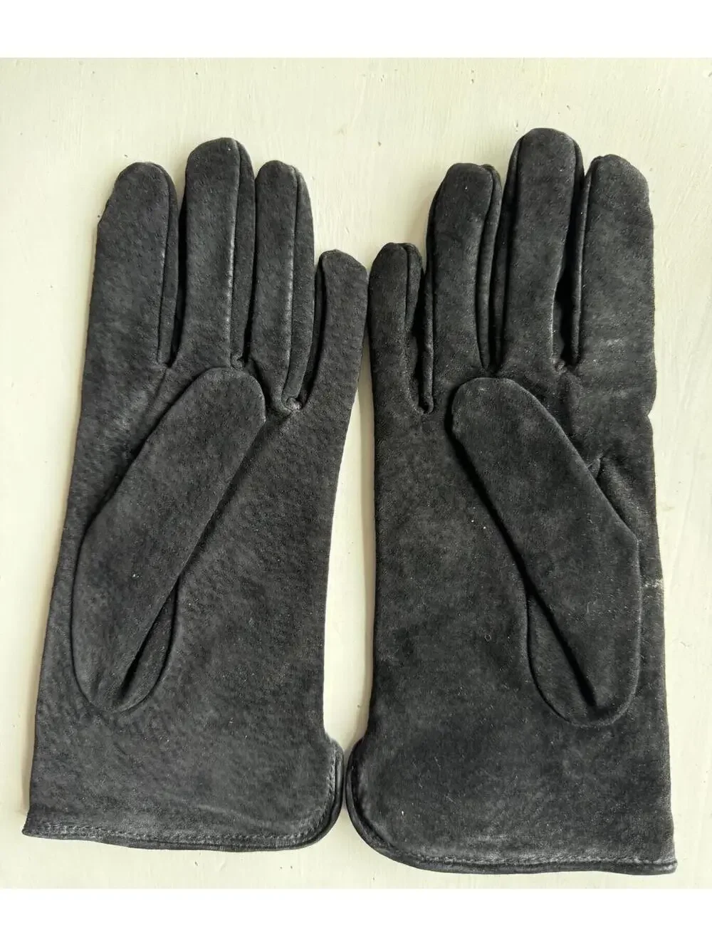 Isotoner Black Women's Gloves - Picture 2 of 4